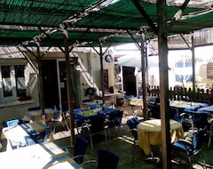 Hotelli LE RELAIS BLEU (Capestang, Ranska)