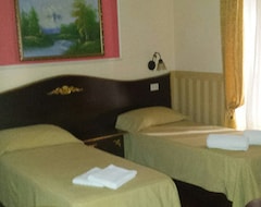 Hotel B&B Napoli Centrale Room&Jacuzzi (Napulj, Italija)