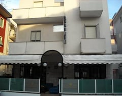 Khách sạn Luciana (Rimini, Ý)