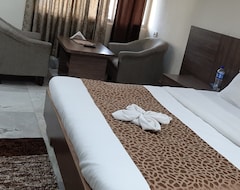 Khách sạn OYO 8109 Hotel Basera (Bhubaneswar, Ấn Độ)