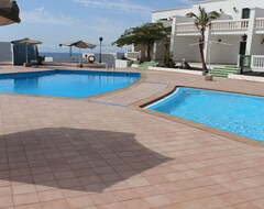 Casa/apartamento entero Delightful 1 Bedroom Apartment With Pool And Sea View With Large Sun Terrace. (Puerto del Carmen, España)