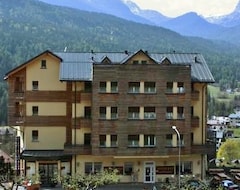 Otel Antelao Dolomiti Mountain Resort (Borca di Cadore, İtalya)