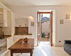 Toàn bộ căn nhà/căn hộ Tastefully restored accommodation property only 20 meters from the main piazza (Todi, Ý)