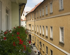 Khách sạn U Stare Pani - At The Old Lady Hotel (Praha, Cộng hòa Séc)