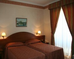 Hotel Squarciarelli (Grottaferrata, Italy)
