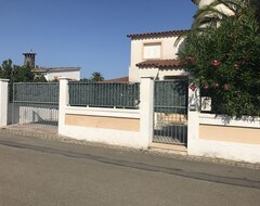 Casa/apartamento entero Villa With Swimming Pool, Garden And Private Parking Near Downtown And The Beach. (Ampuriabrava, España)