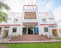 Khách sạn OYO 15516 J S Garden (Noida, Ấn Độ)