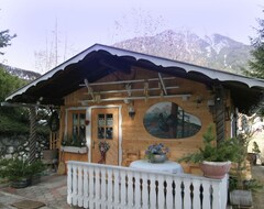 Toàn bộ căn nhà/căn hộ Quaint Chalet In An Idyllic Location With Sunbathing Area, 3 Km From Imst (Karrösten, Áo)