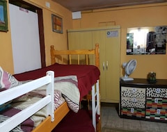 Petit Hostel Carolina (Macaé, Brazil)