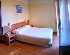 Khách sạn Hotel Regent (Pescara, Ý)