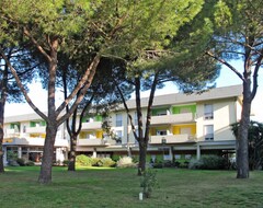 Hele huset/lejligheden One Bedroom Apartment, Sleeps 4 In Luni With Pool, Air Con And Wifi (Ortonovo, Italien)