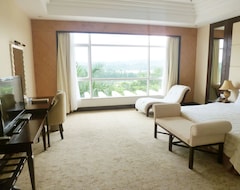 Hotel Huizhou Lakefront Golf club and Resort (Huizhou, China)