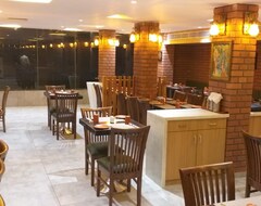 J D The Business Luxury Hotel, Surat (Surat, India)