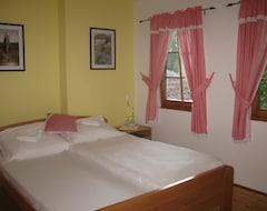 Bed & Breakfast Apartments Izvor Lisine (Despotovac, Serbia)