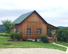Entire House / Apartment Romantic Getaway In Southeastern Ohio. Family And Pet Friendly. (Malta, USA)