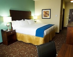 Holiday Inn Express & Suites San Antonio Se By At&T Center, An Ihg Hotel (San Antonio, USA)