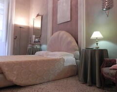 Hotel Le stanze dello specchio (Palermo, Italy)