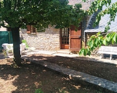 Cijela kuća/apartman Detached House With Garden In The Village Of Quézac (Laval-du-Tarn, Francuska)
