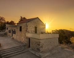 Toàn bộ căn nhà/căn hộ Lithari Stone House In The Village Kampoi (Therissos, Hy Lạp)