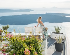 On The Rocks - Small Luxury Hotels of the World (Imerovigli, Greece)