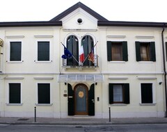 Khách sạn Hotel Cris (Mestre, Ý)