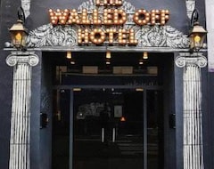The Walled Off Hotel Paris (Versalles, Francia)