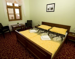 Hotel A Hostel U Zlateho Kohouta (Kromeriz, Češka Republika)