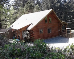 Entire House / Apartment Romantic Log Home, Pet Friendly Fully Fenced Yard Within Coastal Scenic Corridor (Brookings, USA)