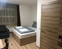 C & N Hotel - An der Messe München (Münih, Almanya)