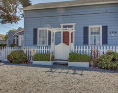 Hotel Upstairs Duplex In The Heart Of Cayucos - Steps To Town And Beach! Free Wifi! (Cayucos, USA)