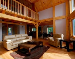 Hotel Labrador Lodge - Luxury Timber Frame Cottage (Wakefield, Canada)