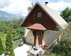 Tüm Ev/Apart Daire Cottage With Garden, Swimming Pool, Mountain Views (Avançon, Fransa)