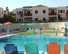 Otel Kambos Village (Agia Marina, Yunanistan)