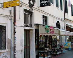 فندق أيروني هوتل (البندقية, إيطاليا)