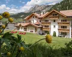 Khách sạn Hotel Somont (Selva in Val Gardena, Ý)