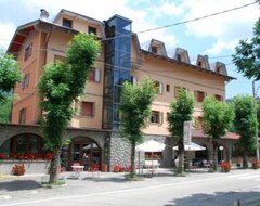Hotel Bucaneve (Pievepelago, Italy)
