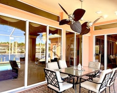 Hotel Beautiful Waterfront Home With Pool And Boat Dock! Close To Everything! (Cape Coral, Sjedinjene Američke Države)