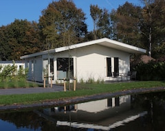 Toàn bộ căn nhà/căn hộ Modern Chalet On A Forested Resort With Several Facilities Including A Swimming Pool (IJhorst, Hà Lan)