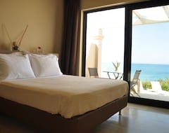 Hotel Palms and Spas Boutique Suites and Villas (Messongi, Greece)