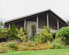 Khách sạn Village Green Resort (Cottage Grove, Hoa Kỳ)
