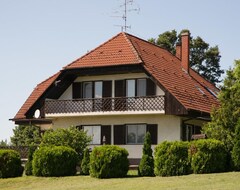 Khách sạn Hubertus Vadaszhaz (Újudvar, Hungary)