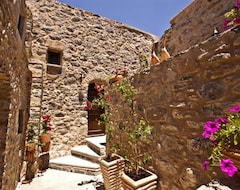 Hotel Medieval Castle Suites (Mesta, Greece)