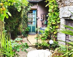 Toàn bộ căn nhà/căn hộ Small House Full Of Charm (Saint-Piat, Pháp)