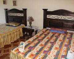 Hotel Paz en la Tormenta (Sumpango, Gvatemala)