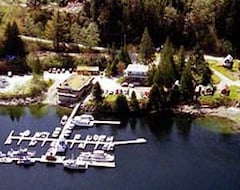 Khách sạn Backeddy Resort and Marina (Egmont, Canada)