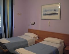 Nhà trọ Hotel Parini (Cesano Boscone, Ý)