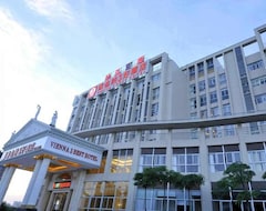 Hotel Vienna Longhu South Taishan Road (Shantou, China)