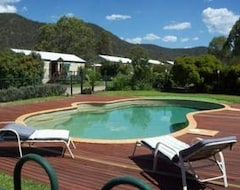 Hotel Starline Alpacas Farmstay Resort (Broke, Australia)