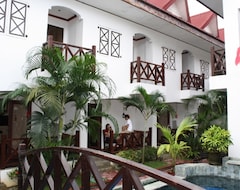 Hotel Nirvana Beach Resort (Yapak, Philippines)