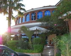 Hotel Pilo Lala Konjat (Lushnja, Albania)